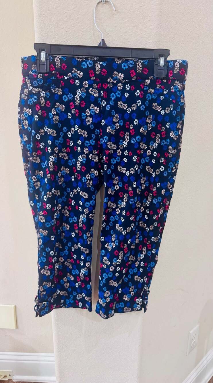 89th + Madison Navy Blue Floral Print Pull-On Capri Pants Medium